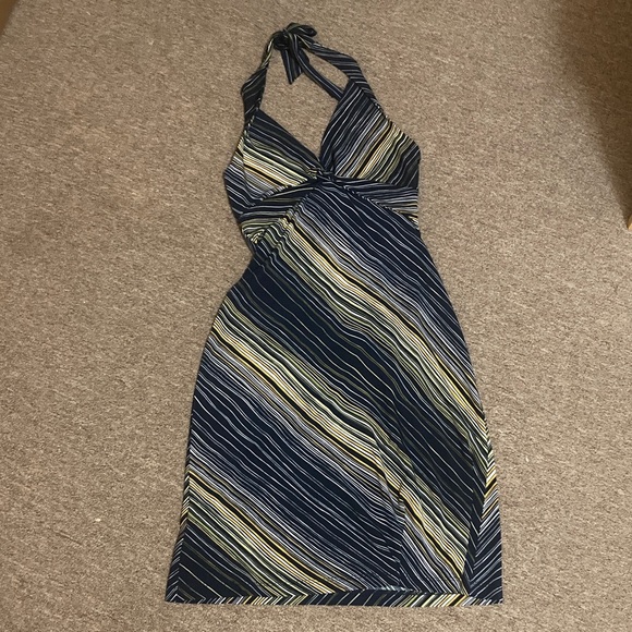 BCBGMaxAzria Dresses & Skirts - BCBG Maxazria Elegant Backless Striped Dress